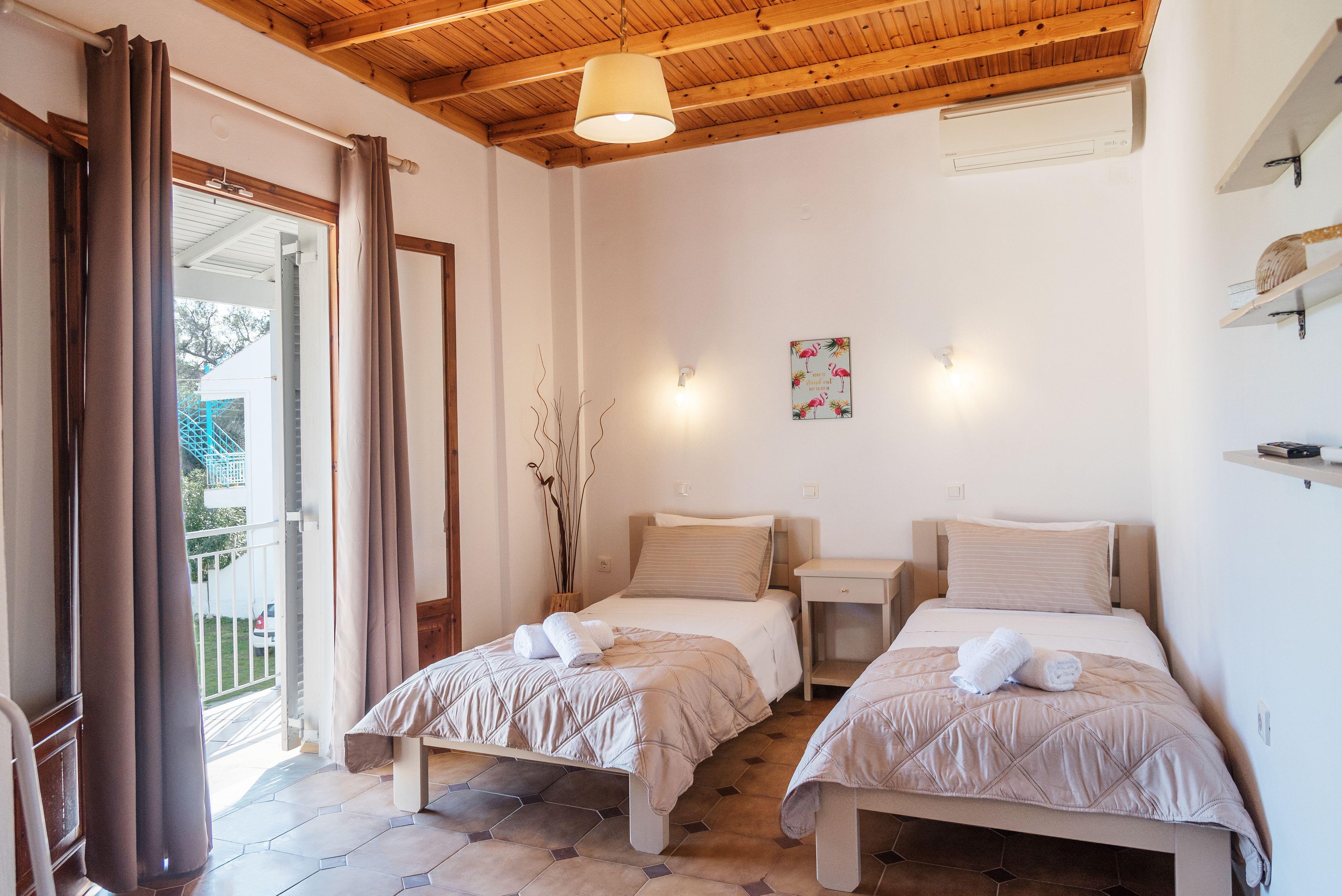 Three Seasons Apartment Kávos Екстериор снимка