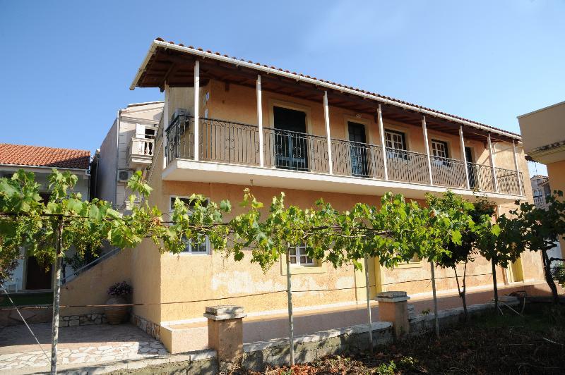 Three Seasons Apartment Kávos Екстериор снимка